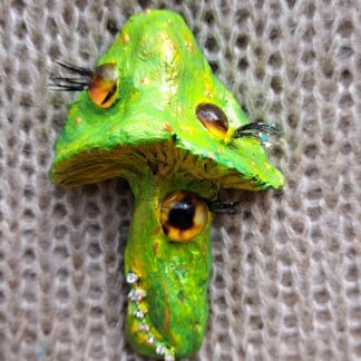 Брошь гриб глазастый зеленый 3