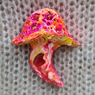 Брошь гриб розовый