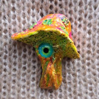 Брошь гриб разноцветный глазастый