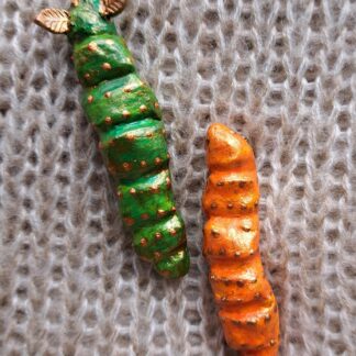 Брошь гусеницы