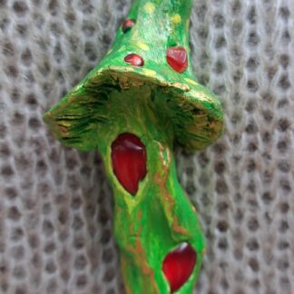 Брошь гриб глазастый зеленый 2