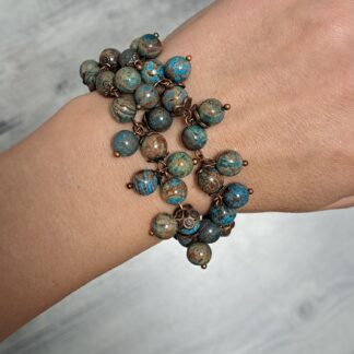 Браслет Планеты на запястье