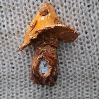 Брошь гриб  золотистый 2